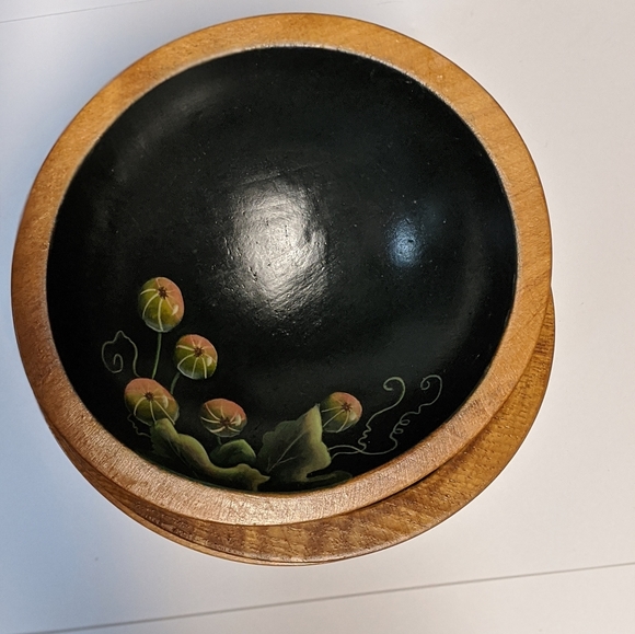 Wooden bowls, small (5) hand painted, signed - Picture 6 of 10